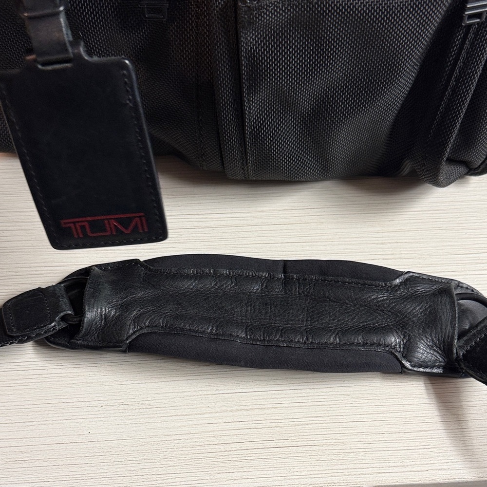 Tumi Black Briefcase for Men with laptop case - Picture 10 of 15